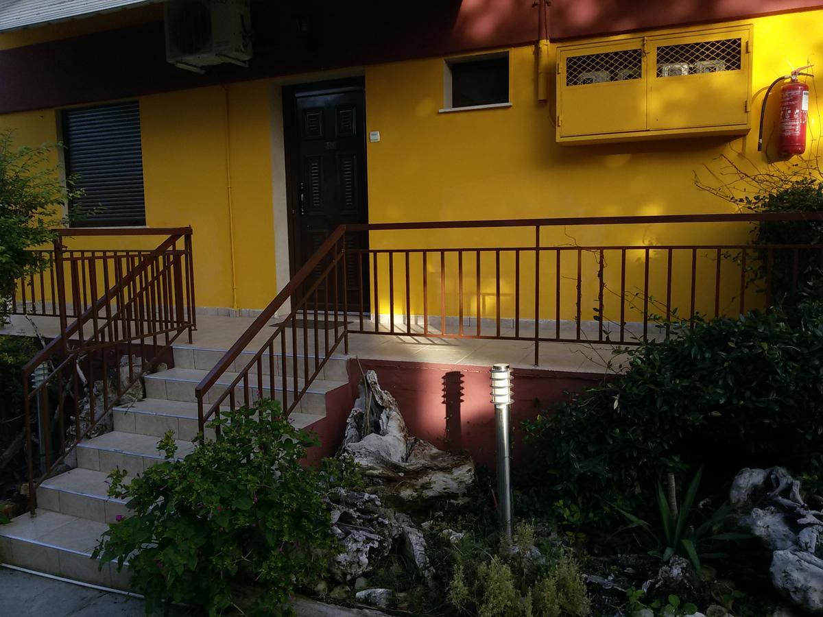 Villa Maria Apartments Polychrono Exterior photo